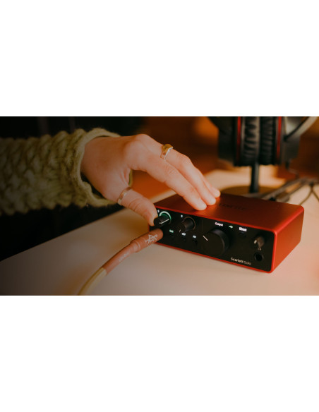 FOCUSRITE Scarlett Solo (4th Gen) | Interfaccia Audio Usb C 2 In 2 Out
